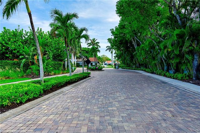 833 Reef Point CIR, Naples, FL 34108
