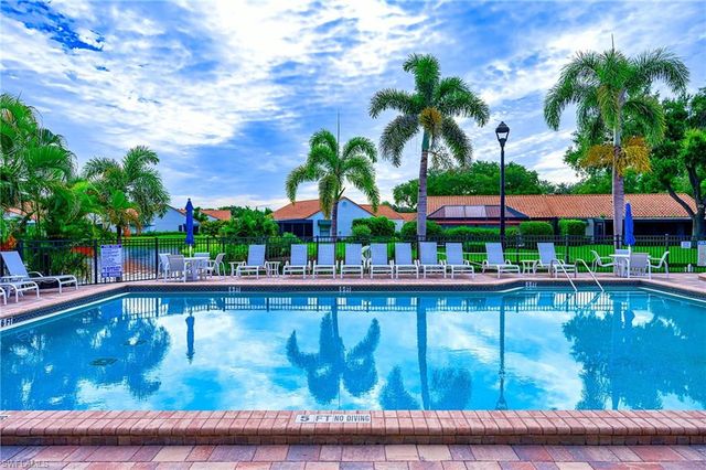 833 Reef Point CIR, Naples, FL 34108