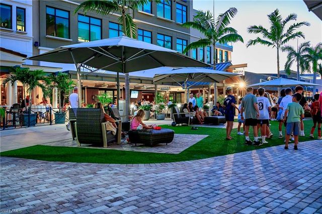 833 Reef Point CIR, Naples, FL 34108