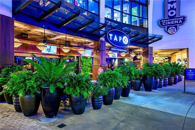 833 Reef Point CIR, Naples, FL 34108