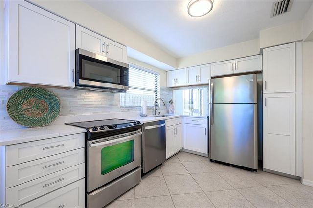 833 Reef Point CIR, Naples, FL 34108