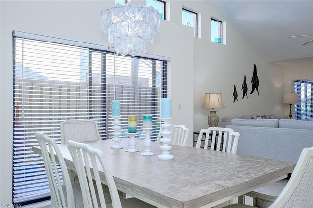 833 Reef Point CIR, Naples, FL 34108