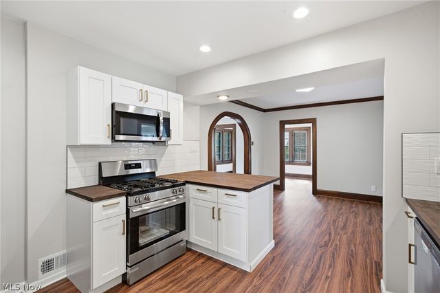 814 Crestview Avenue, Akron, OH 44320
