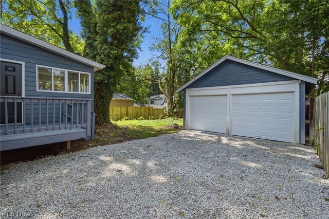 814 Crestview Avenue, Akron, OH 44320