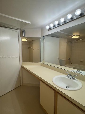 2851 N Oakland Forest Dr 110, Oakland Park, FL 33309