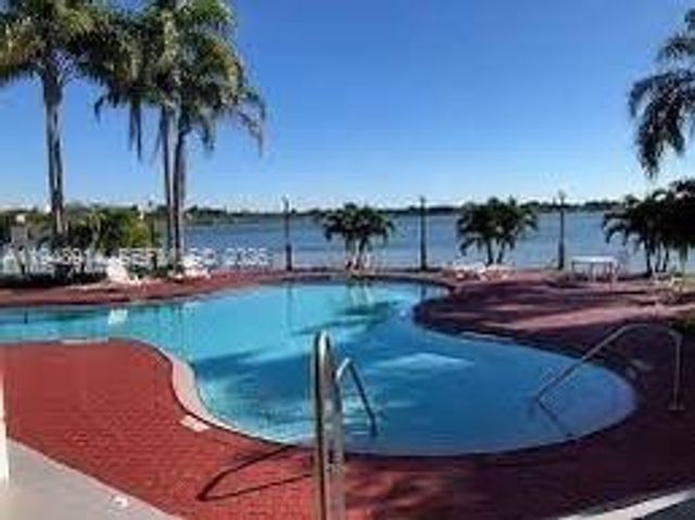 2851 N Oakland Forest Dr 110, Oakland Park, FL 33309