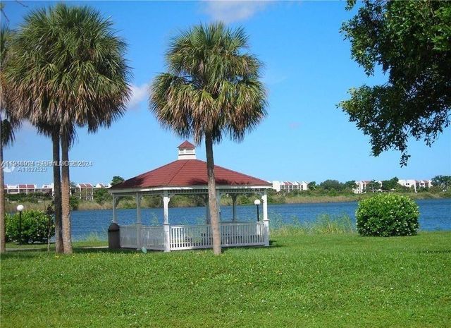 2851 N Oakland Forest Dr 110, Oakland Park, FL 33309