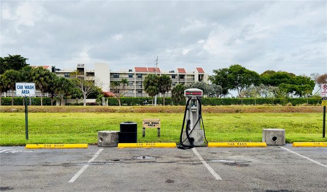 2851 N Oakland Forest Dr 110, Oakland Park, FL 33309