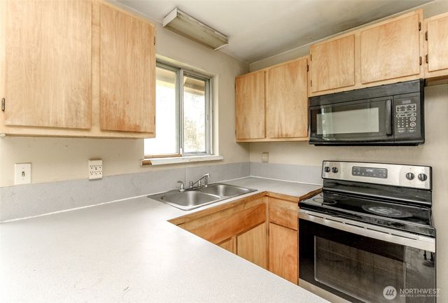 8317 S Sheridan Avenue, Tacoma, WA 98408