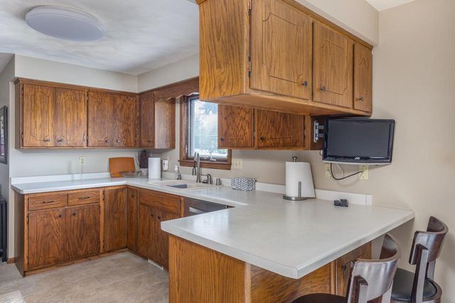 1206 GREEN ACRES LANE, Neenah, WI 54956
