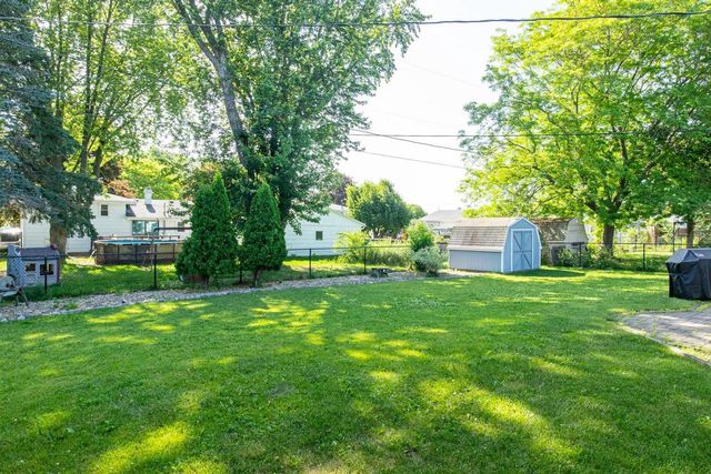 1206 GREEN ACRES LANE, Neenah, WI 54956
