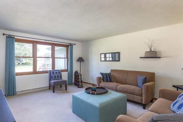 1206 GREEN ACRES LANE, Neenah, WI 54956