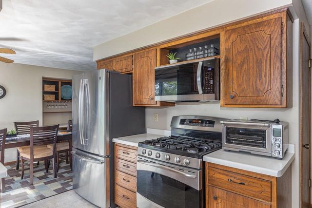 1206 GREEN ACRES LANE, Neenah, WI 54956