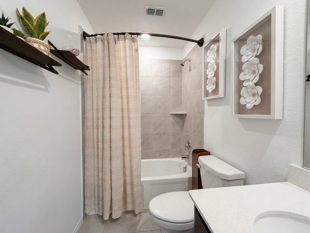 14033 Earlham Street, Pilot Point, TX 76258