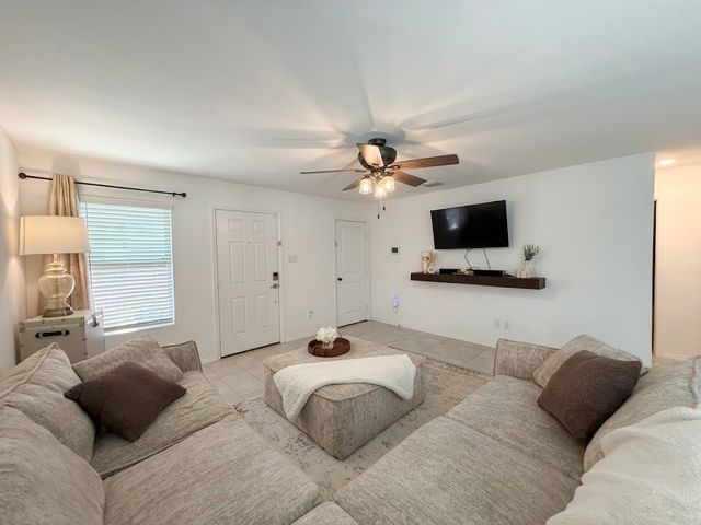 14033 Earlham Street, Pilot Point, TX 76258