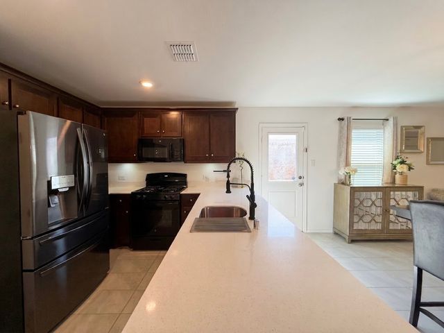 14033 Earlham Street, Pilot Point, TX 76258