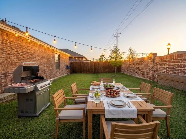 14033 Earlham Street, Pilot Point, TX 76258