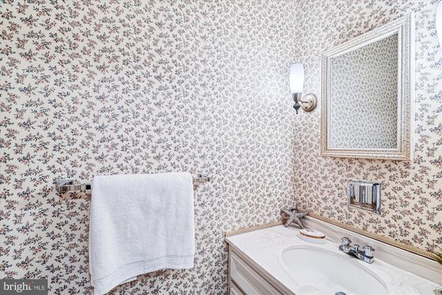 1326 N LYNNBROOK DR, Arlington, VA 22201