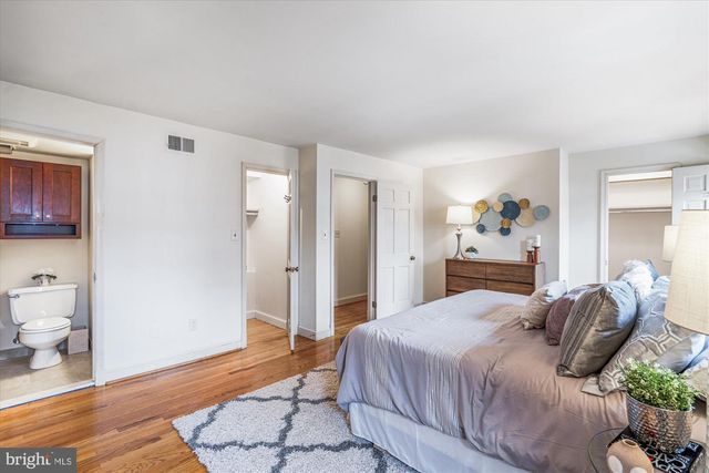 1326 N LYNNBROOK DR, Arlington, VA 22201