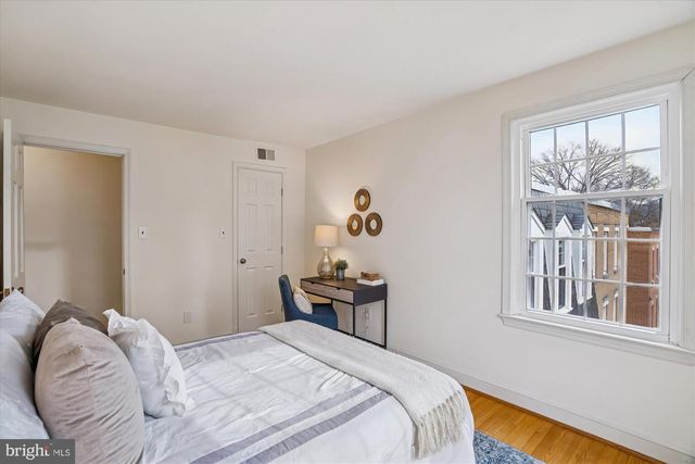 1326 N LYNNBROOK DR, Arlington, VA 22201