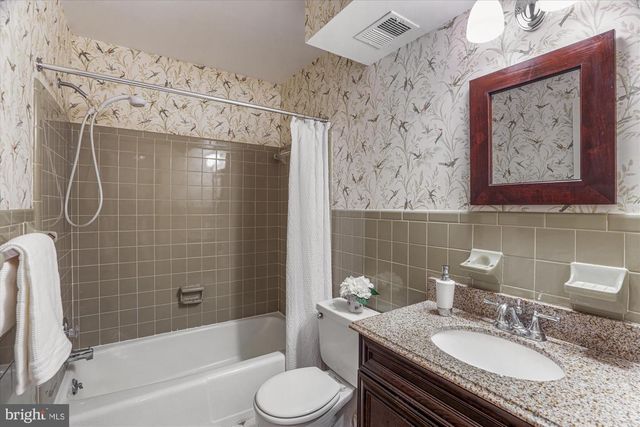 1326 N LYNNBROOK DR, Arlington, VA 22201