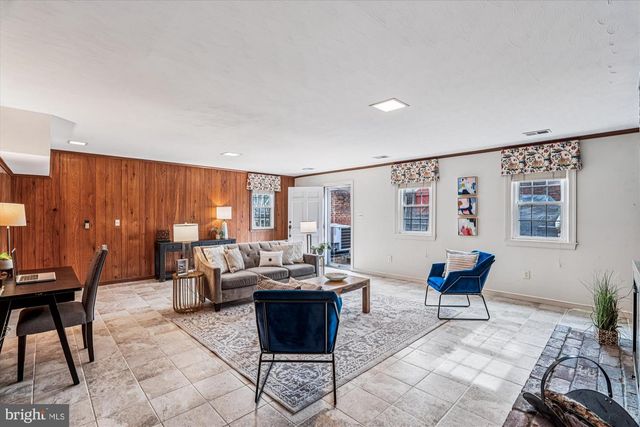 1326 N LYNNBROOK DR, Arlington, VA 22201