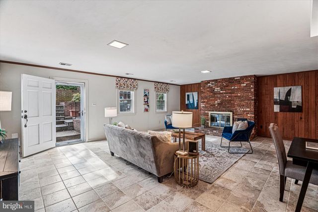 1326 N LYNNBROOK DR, Arlington, VA 22201