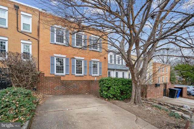 1326 N LYNNBROOK DR, Arlington, VA 22201