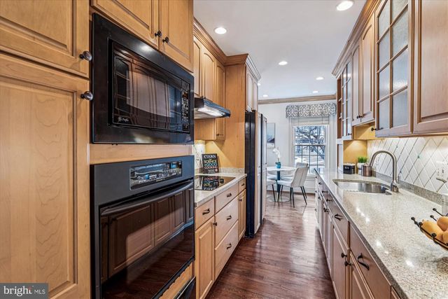 1326 N LYNNBROOK DR, Arlington, VA 22201