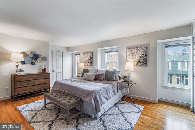 1326 N LYNNBROOK DR, Arlington, VA 22201