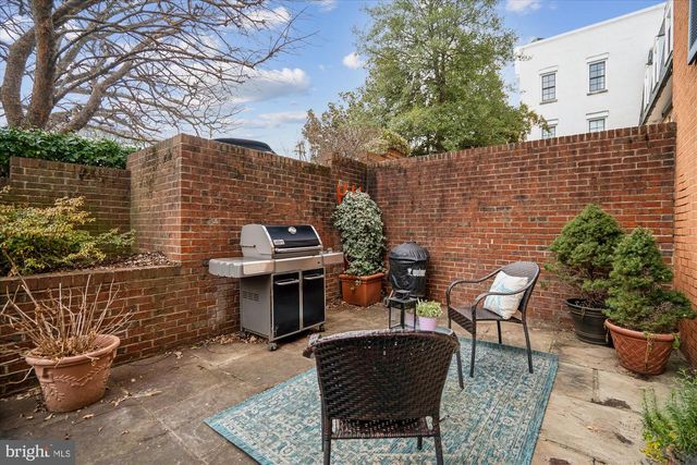 1326 N LYNNBROOK DR, Arlington, VA 22201