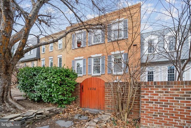 1326 N LYNNBROOK DR, Arlington, VA 22201