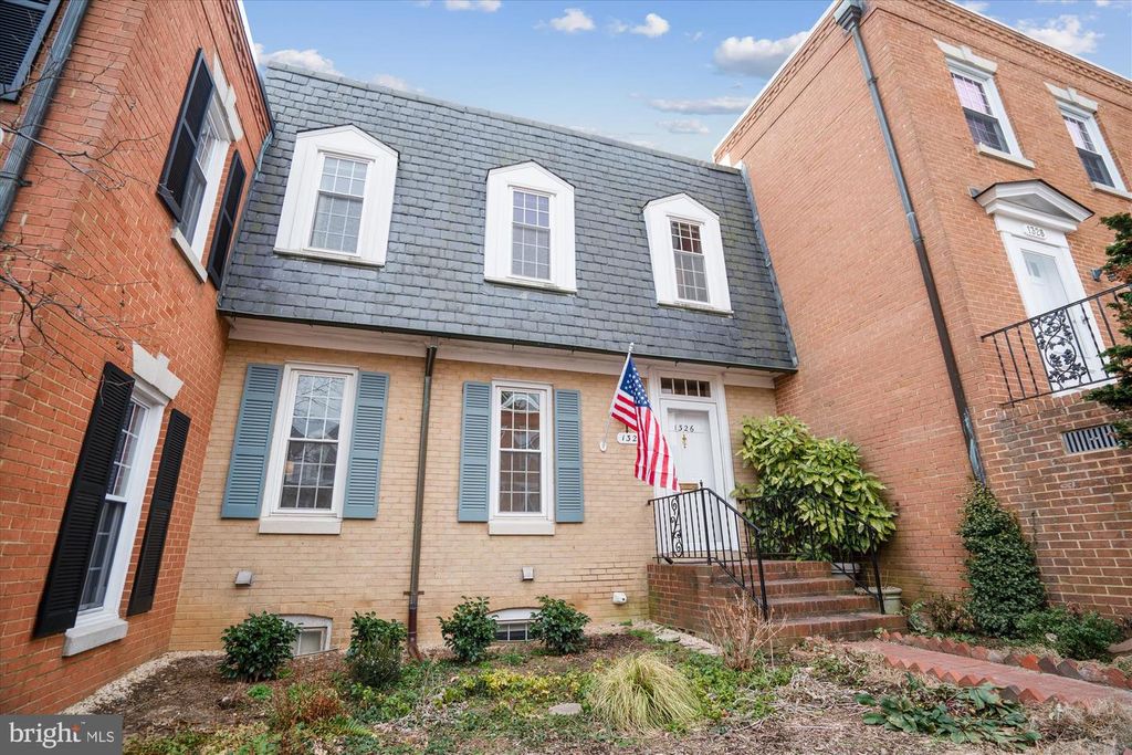 1326 N LYNNBROOK DR, Arlington, VA 22201