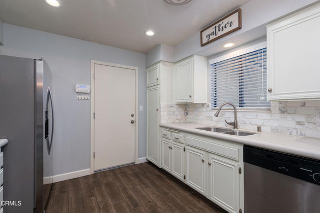 600 New Stine Road 8, Bakersfield, CA 93309