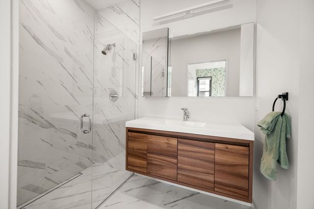 211 Condor St 7, Boston, MA 02128