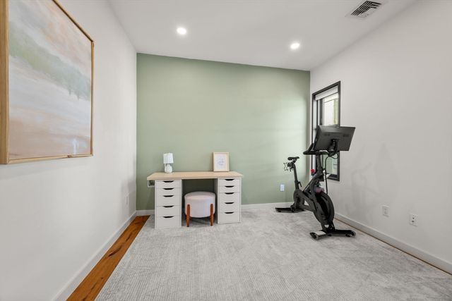 211 Condor St 7, Boston, MA 02128