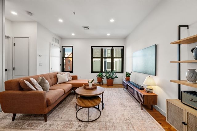 211 Condor St 7, Boston, MA 02128