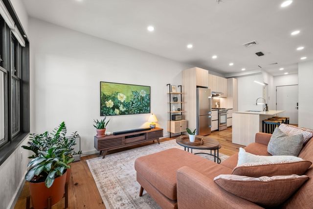 211 Condor St 7, Boston, MA 02128