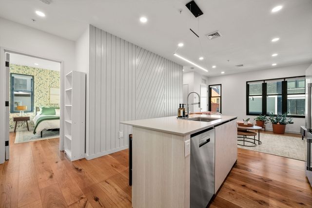 211 Condor St 7, Boston, MA 02128