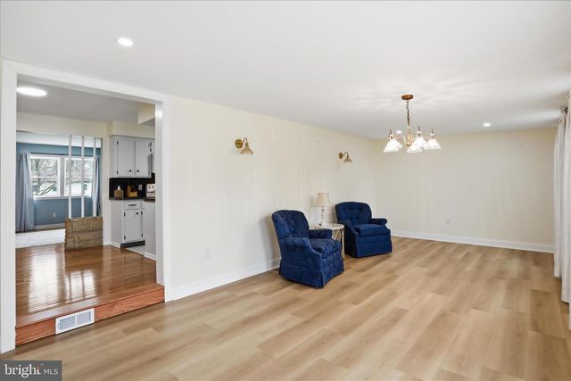 97 CLOHAN AVE, Martinsburg, WV 25404