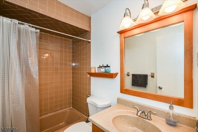 532 2nd St, Carlstadt Boro, NJ 07072