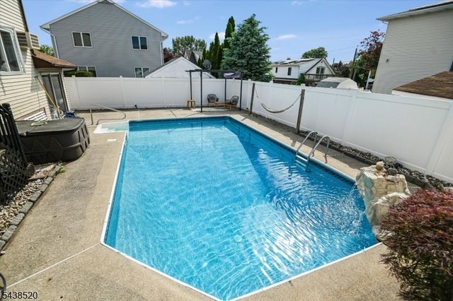 532 2nd St, Carlstadt Boro, NJ 07072