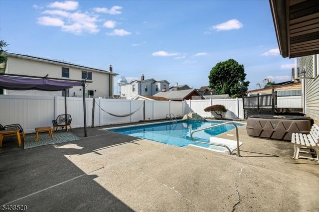 532 2nd St, Carlstadt Boro, NJ 07072