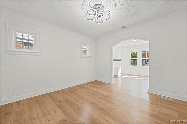 16199 Stansbury Street, Detroit, MI 48235
