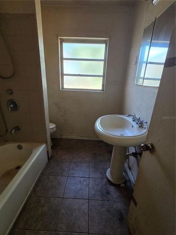 711 9TH STREET NW, Largo, FL 33770