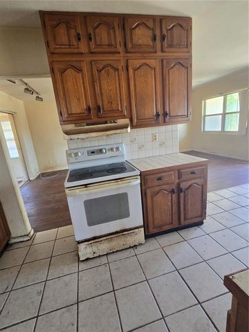 711 9TH STREET NW, Largo, FL 33770