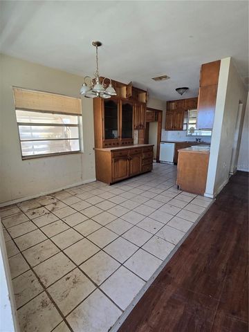 711 9TH STREET NW, Largo, FL 33770