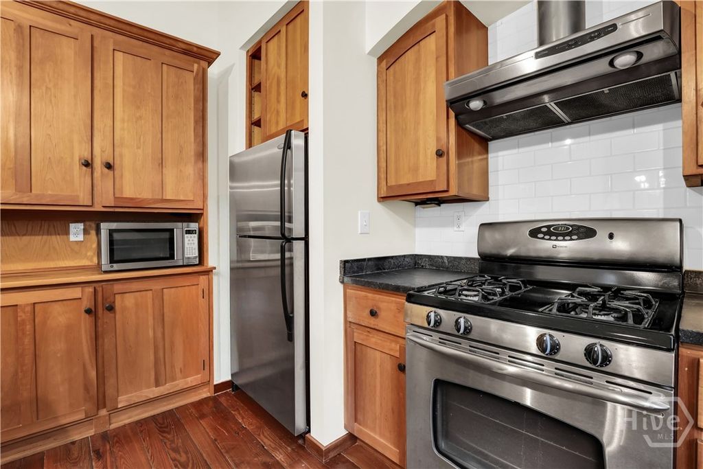 Image 20 of property listing at 217 E Bolton Street, Savannah, GA 31401