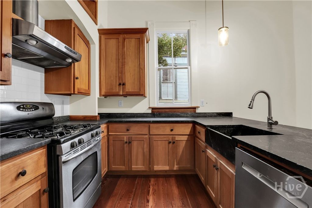 Image 22 of property listing at 217 E Bolton Street, Savannah, GA 31401