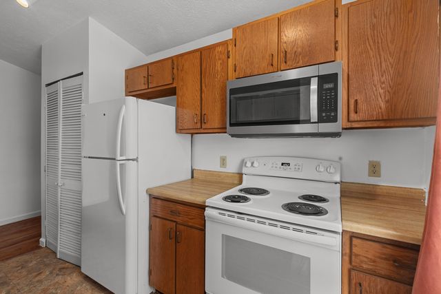 10 Pocahontas, Winchester, KY 40391